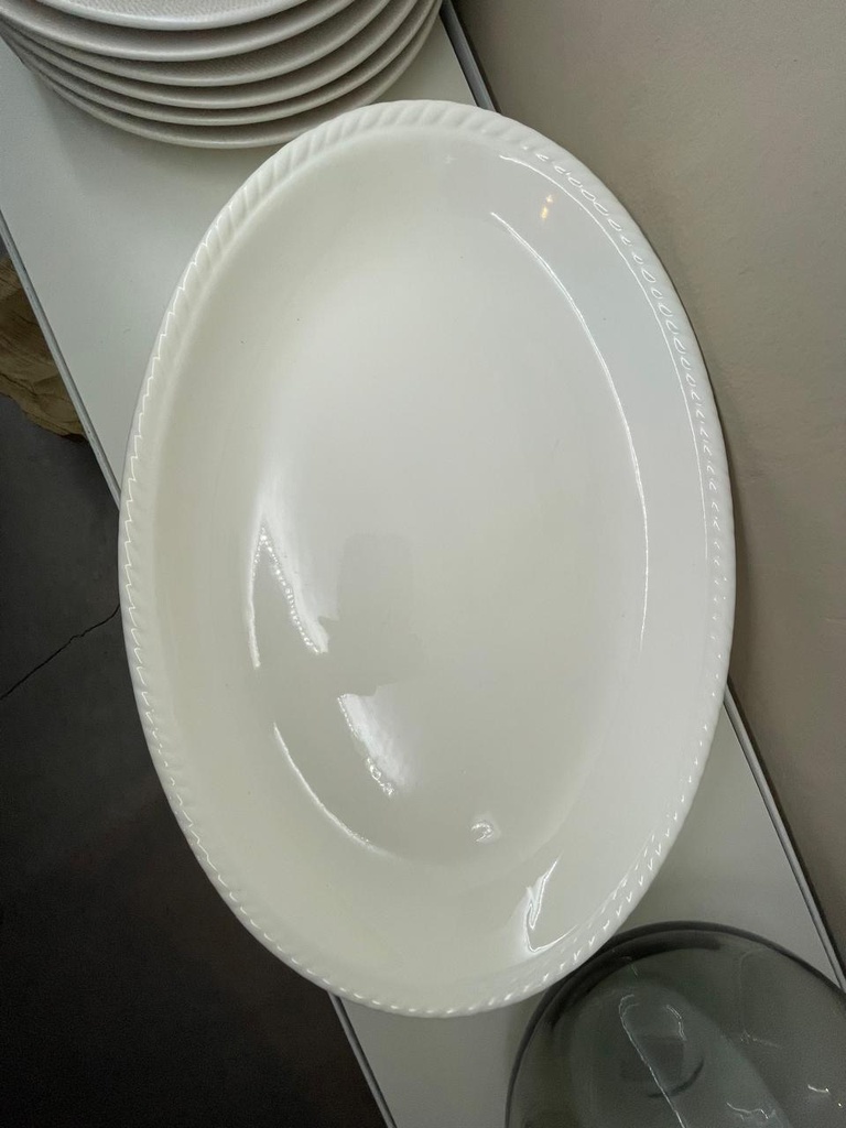BANDEJA OVAL DE PORCELANA BORDE C/ DETALLES 46CM