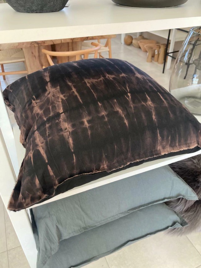 ALMOHADON BATIK RAYA 60 X 60