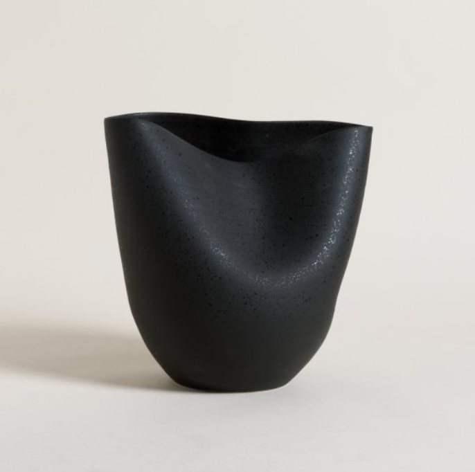 VASIJA DENTED NEGRA 20X30 CM