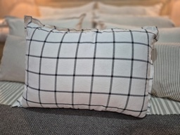 ALMOHADON CUADROS 60X40