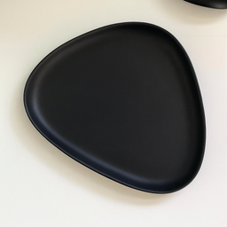 BANDEJA TRIANGULAR MEDIANA - BLACK
